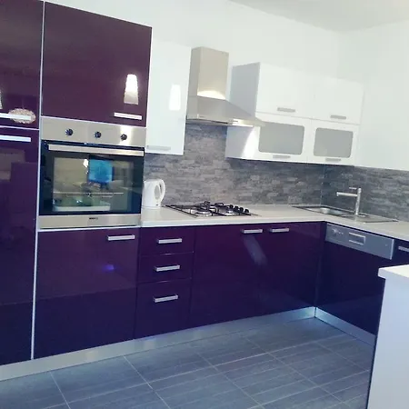Leona Apartamento