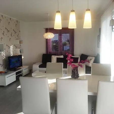 Leona Apartamento *